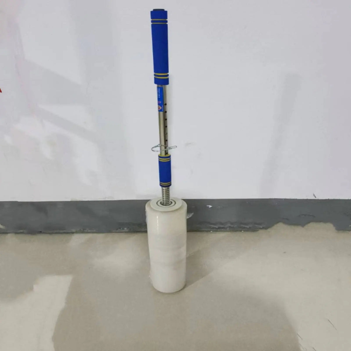 Long Handle Stretch Wrap Dispenser Ergonomic Design Handheld Pallet Wrapping Tool Telescopic Film Applicator Sturdy Duty